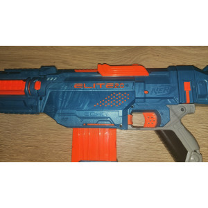 Twee mooie Nerf-geweren